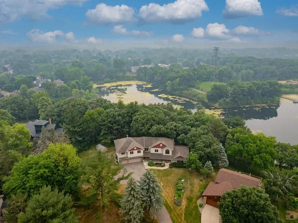 792 Golden Meadow Rd, Eagan, MN 55123