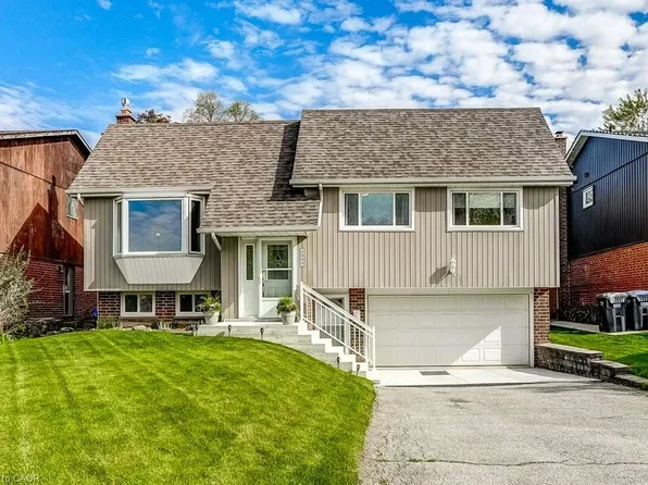 2995 Saint Malo Cir, Mississauga, ON L5N 1T1