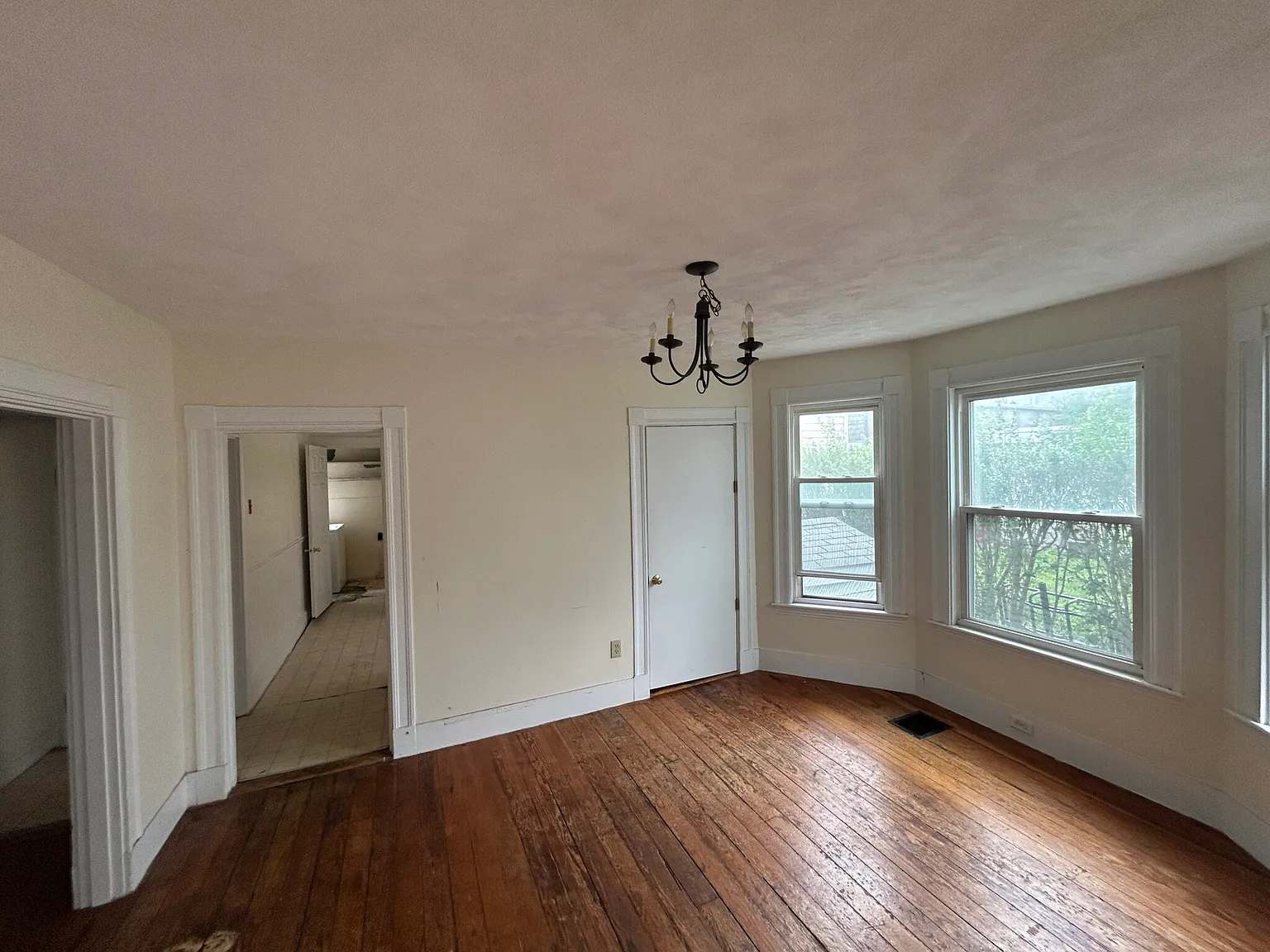 4 bed, 1800 sqft, $4,400 — Photo 3