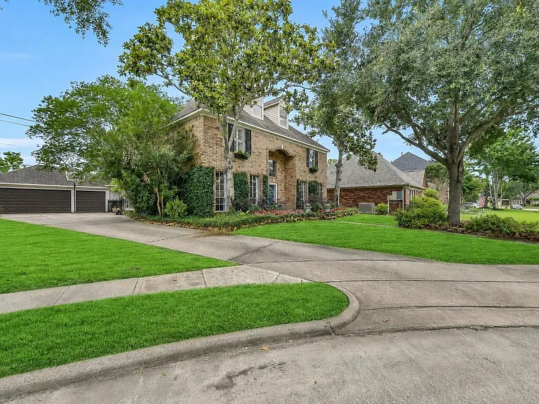 2111 Riverside Dr — Photo 3