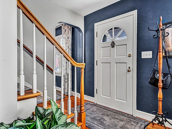 3rd image of 2747 Avenel Ave SW