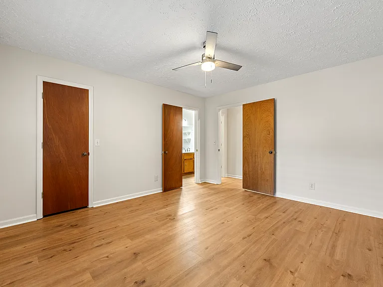 131 McWhirter Pl — Photo 12