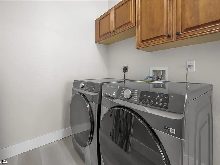 2250 SW 20th Ave — Photo 9