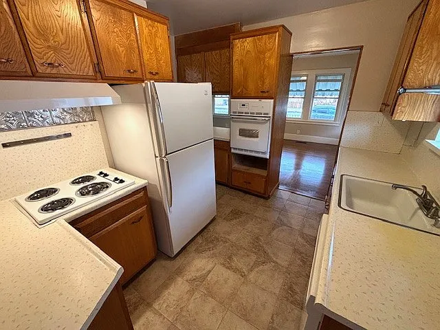 31 Oakes Blvd — Photo 1