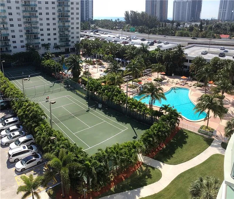 1 bed, 1.5 bath, $2,200 — Photo 4