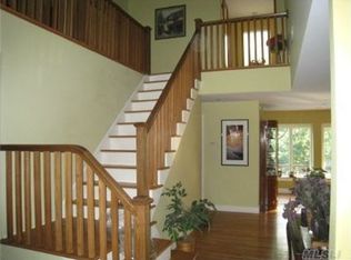 108 Laurel Ln, Syosset, NY 11791