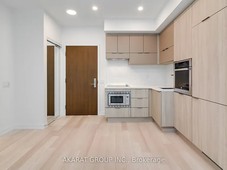 39 Roehampton Ave #2407 — Photo 16