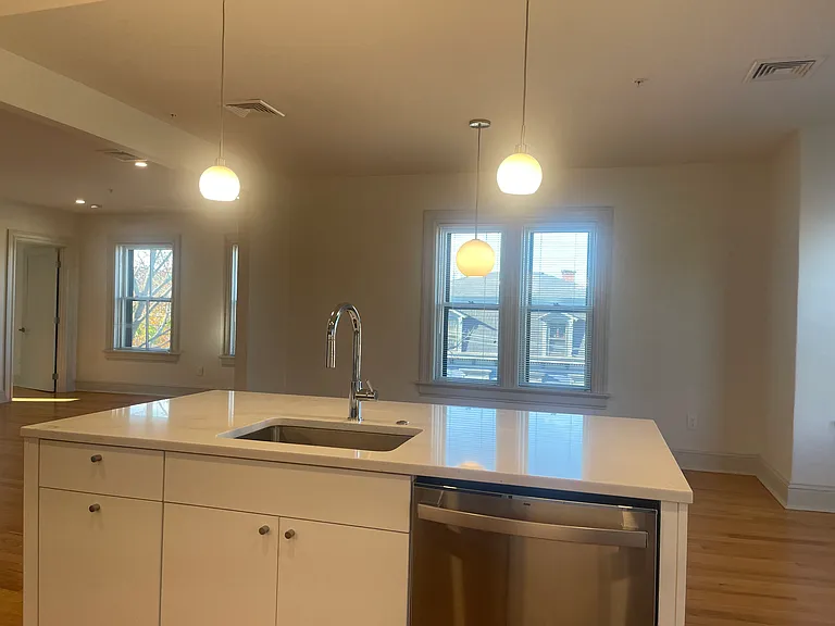 31 Parade St #402 — Photo 4