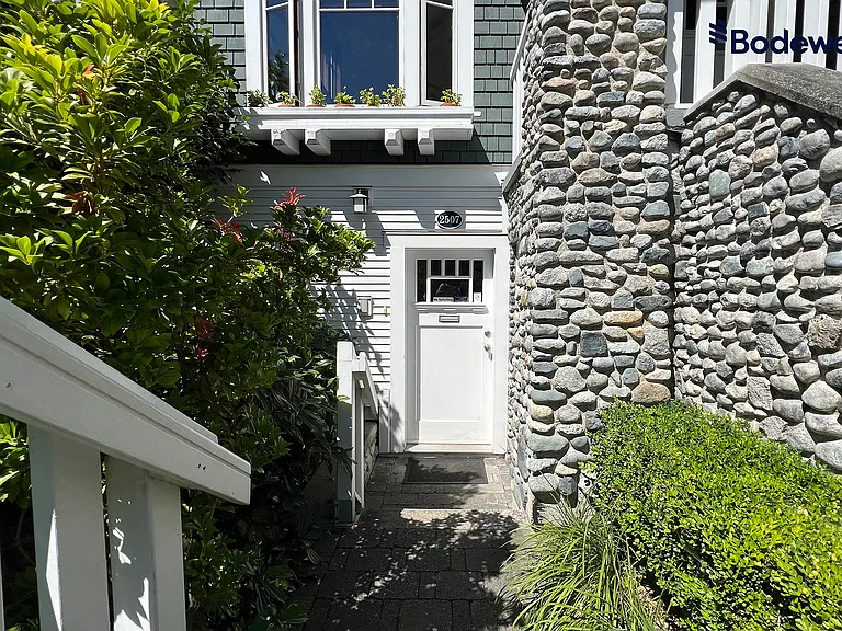 2507 W 8th Ave — Photo 2
