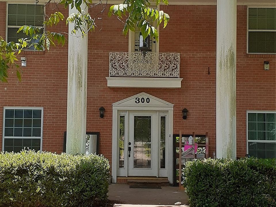 1st image of 300 S Mockingbird Ln