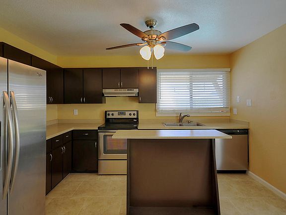 5th image of 202 E Woodman Dr