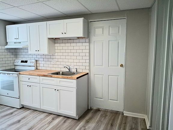 2nd image of 2 W Stiegel St #1