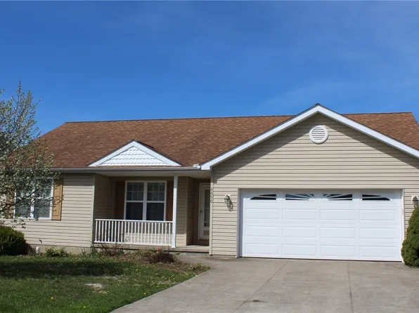 8690 Robin Dr, Erie, PA 16509