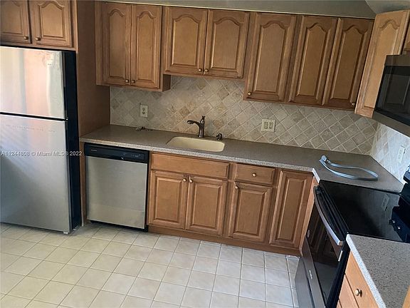 4th image of 389 Lakeview Dr APT 101