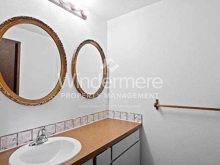 2702 E 31st Ave — Photo 44