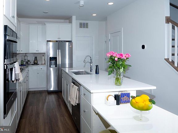 2nd image of 16132 Frederick Rd