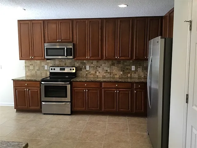 385 Bostwick Cir — Photo 20