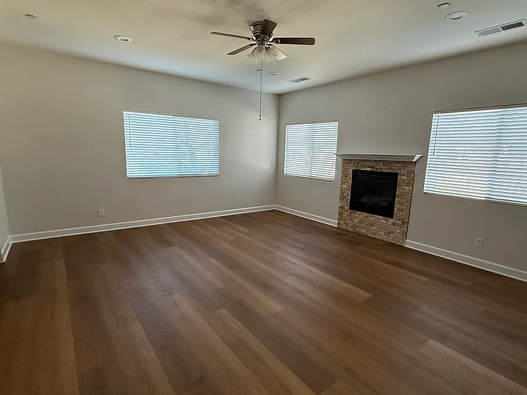 Primary bedroom with Fireplace and walk-in closet