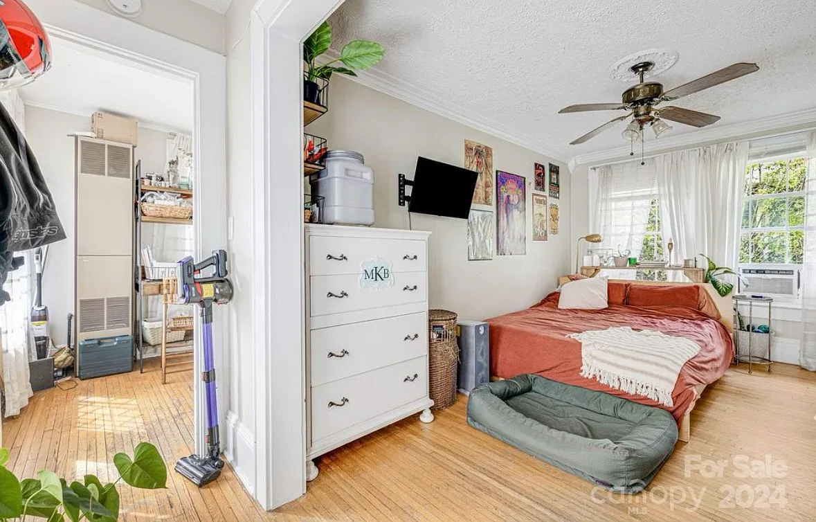 1902 Arlington Pl — Photo 3
