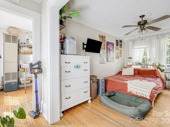 3rd image of 1902 Arlington Pl #B