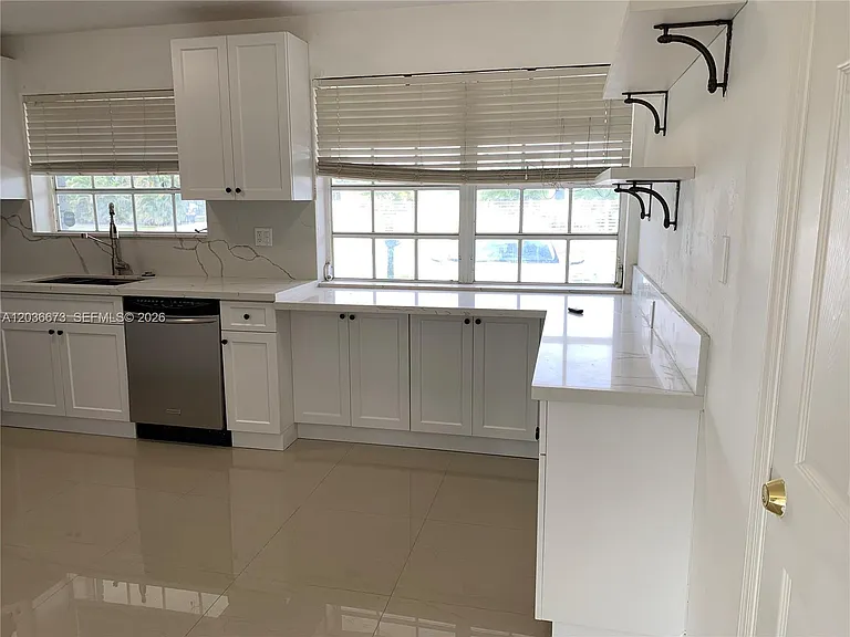 2025 SW 84th Ct — Photo 5