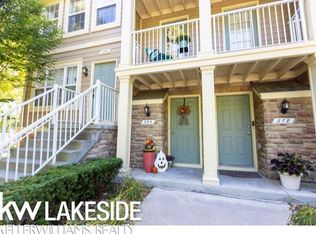 284 Park Green Dr, Lake Orion, MI 48362