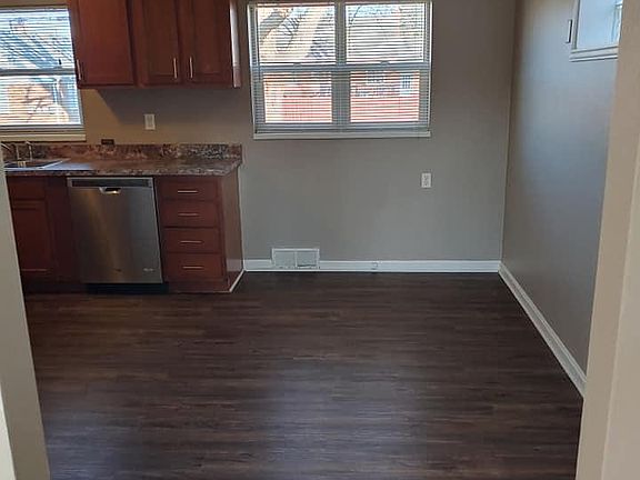 5th image of 605 Wedgewood Ave