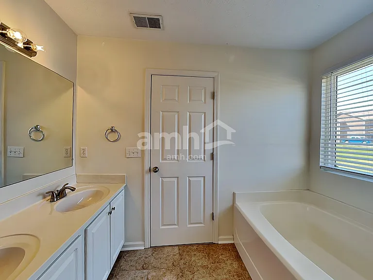 2840 Meadow Gln — Photo 12