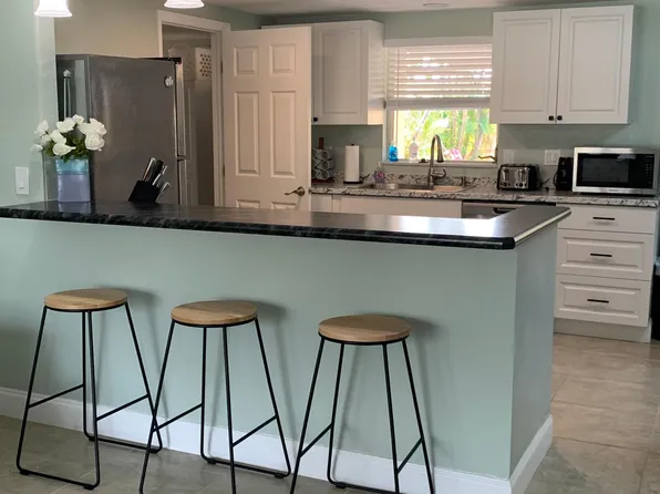 39 1st Ave #A, Englewood, FL 34223
