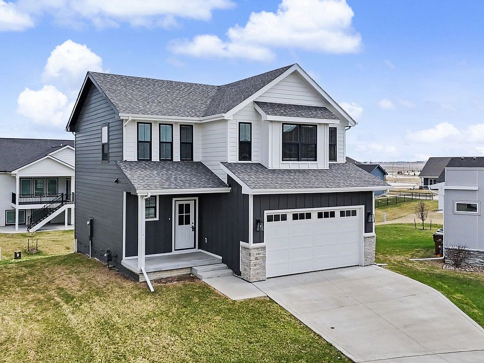 1st image of 1401 NE Savana Dr