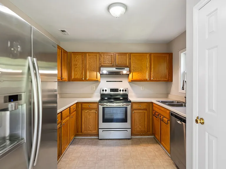 2306 N Oak Ridge Blvd — Photo 4