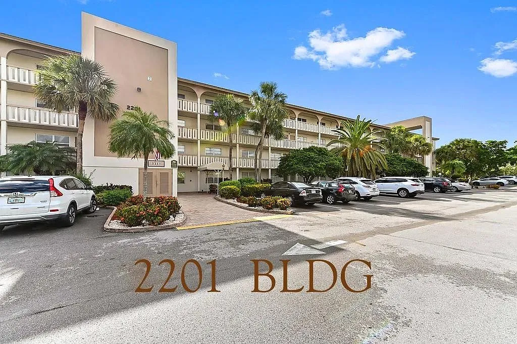 2201 Lucaya Bnd — Photo 1