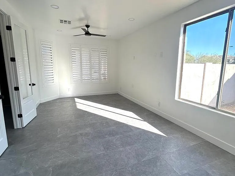 2720 N Sterling — Photo 14