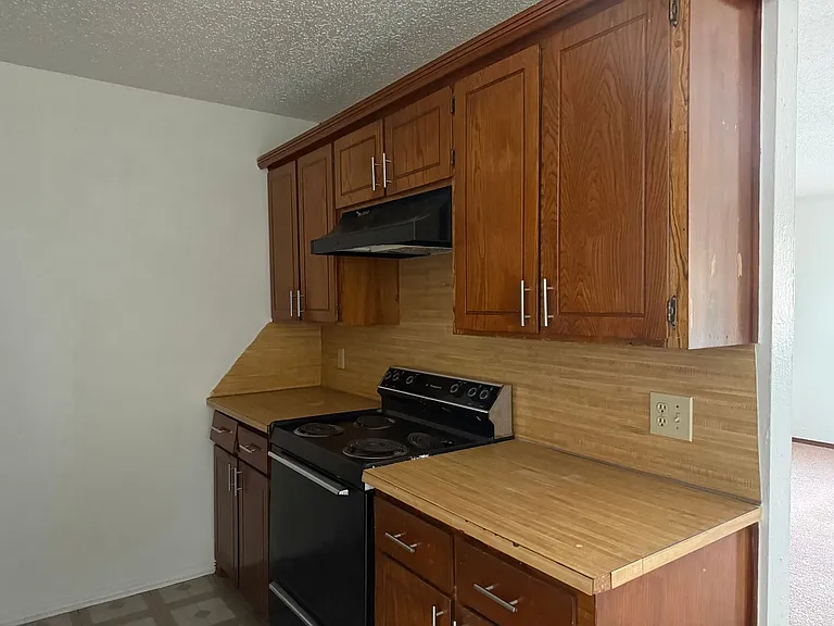 Fox Valley Apartments — Photo 35