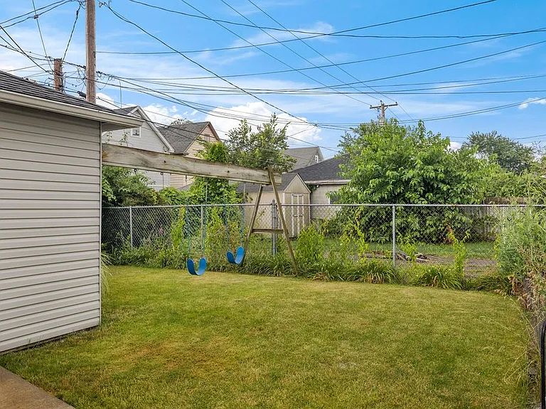 122 Stratford Rd — Photo 18