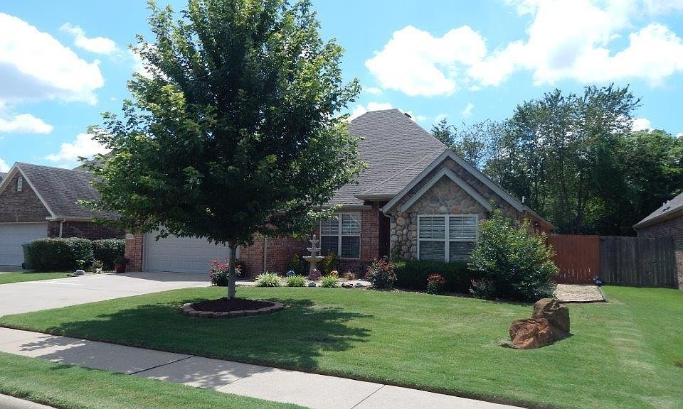 1st image of 2212 S 18th Pl