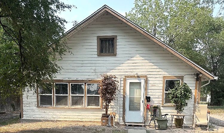 1st image of 1415 E 15th St