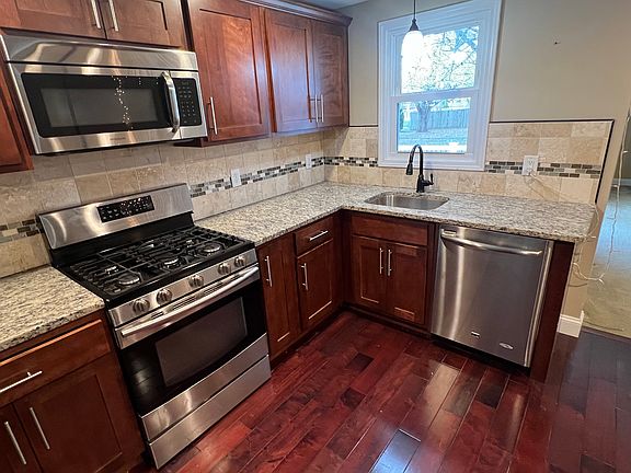 4th image of 182 Palmdale Dr