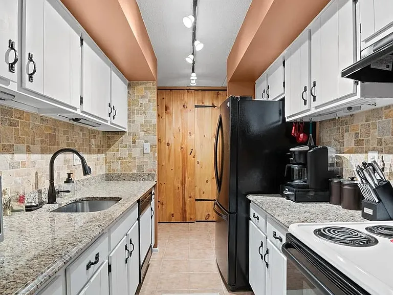 1708 Valley Dr #B2 — Photo 5