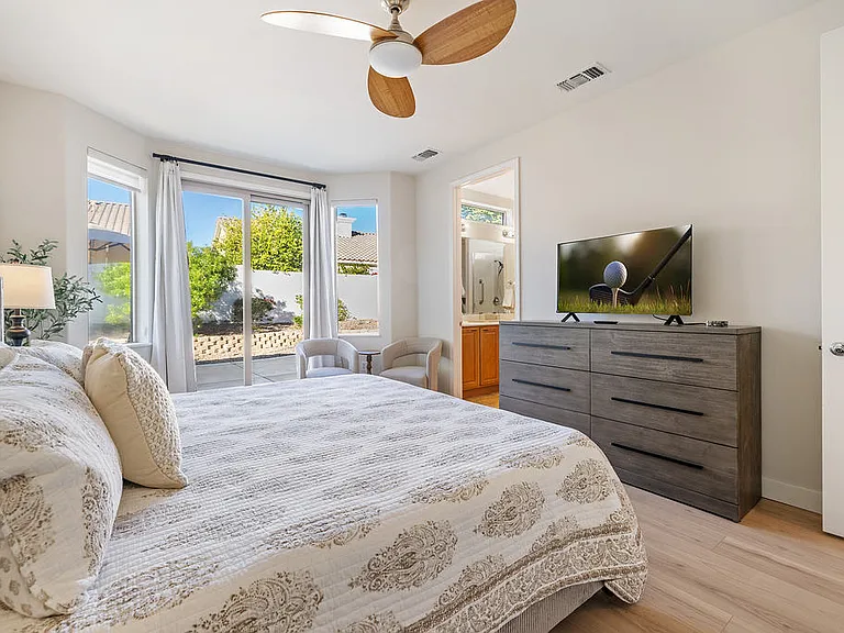 40201 Calle Santa Claudia — Photo 12