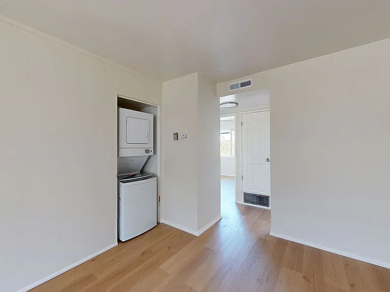 3040 Lynde St — Photo 12