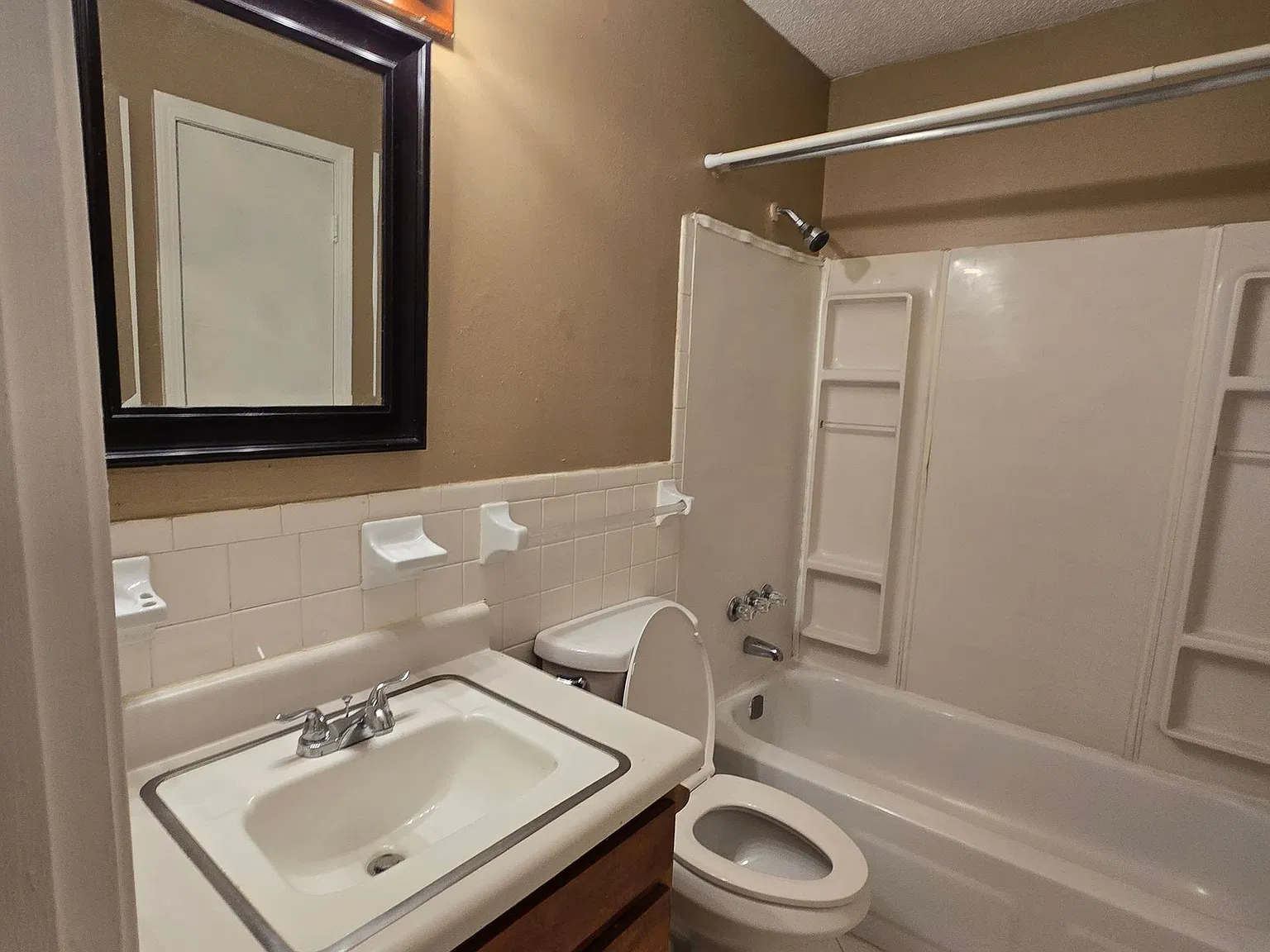 3436-3438 Woodhollow Dr — Photo 4