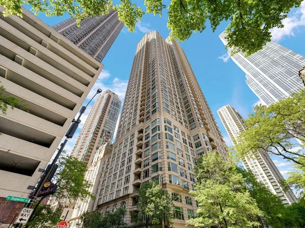 25 E Superior St APT 2901, Chicago, IL 60611
