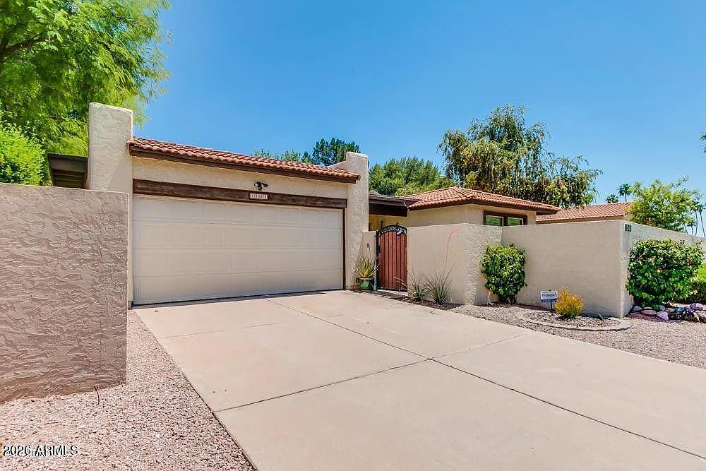 3 bed, 2.0 bath, 1971 sqft, $3,350 — Photo 2
