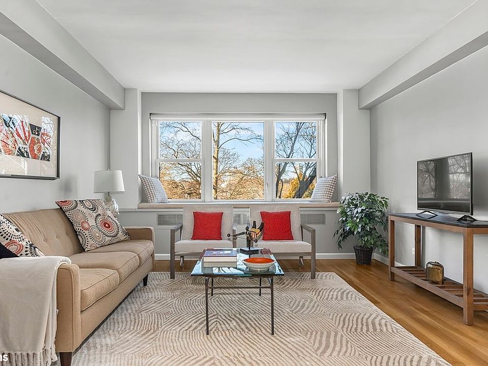 1st image of 11 Riverside Dr APT 1FW