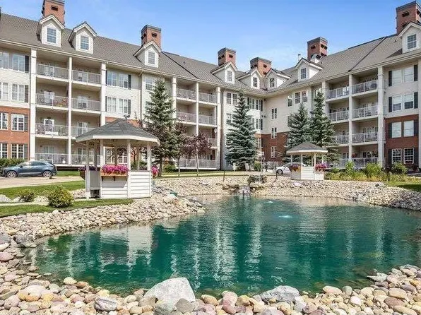 151 Country Village Rd NE #2453, Calgary, AB T3K 5X5