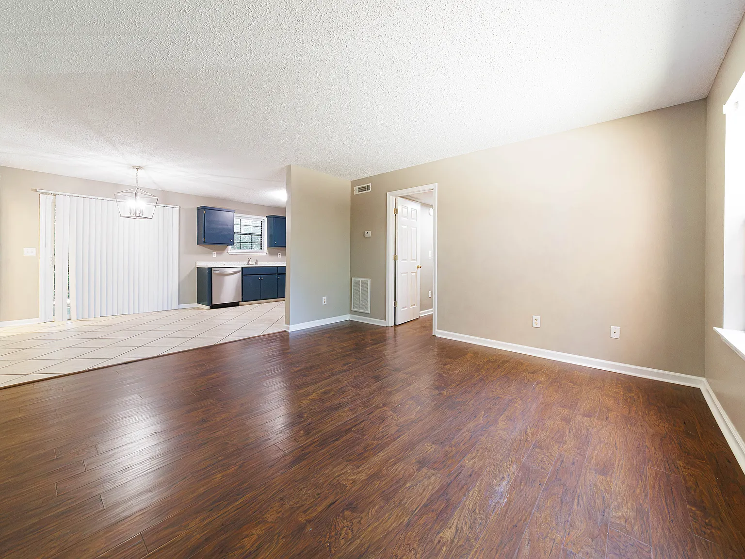2027 S Milledge Ave — Photo 4