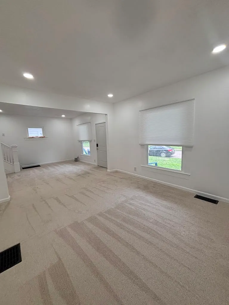 3 bed, 1900 sqft, $1,850 — Photo 2