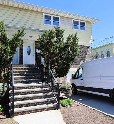 2nd image of 210 Walnut St #R