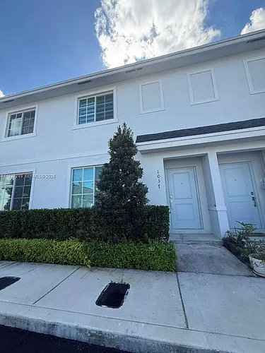 1037 NW 5th St #1037 Photo 1
